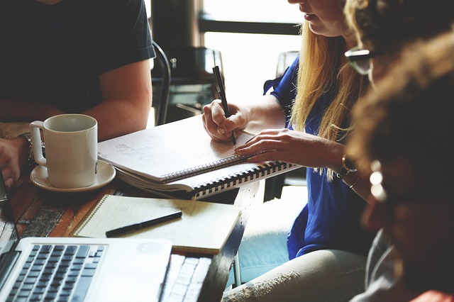 Why A Casual Office Dress Code is the Best Route To Happier Staff